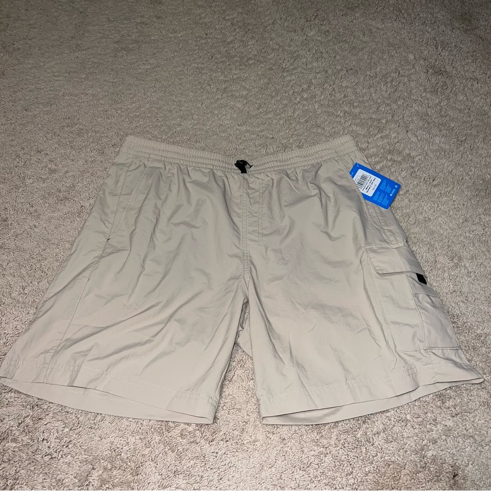 NWT Men’s Columbia Shorts, Large, Tan/Nuetral, Cargo, 8 inch inseam